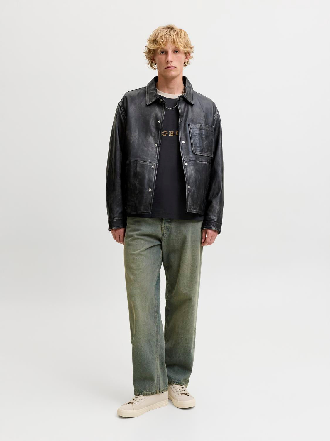 model_shot-front_full